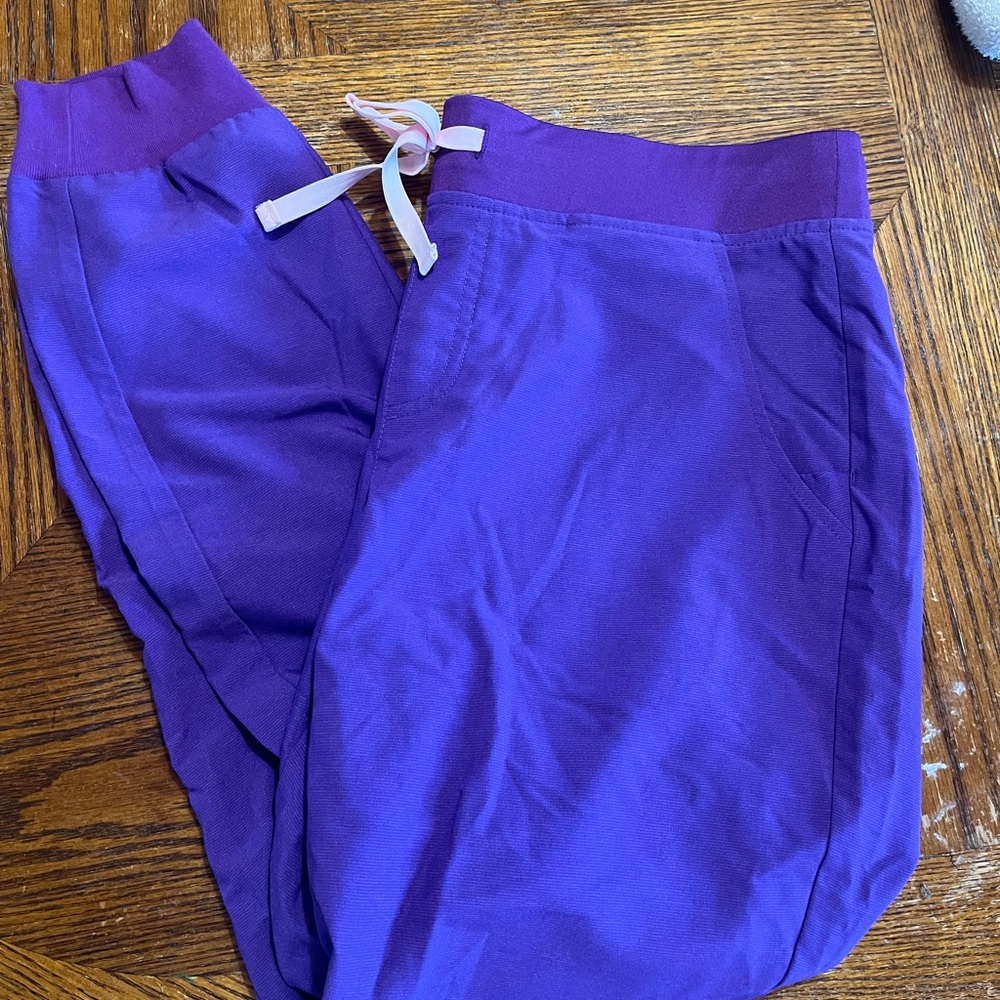 Figs ultraviolet purple Zamora L